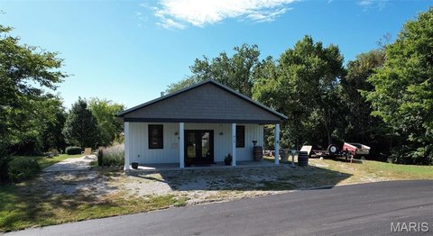 Flex Space With Detached Garage