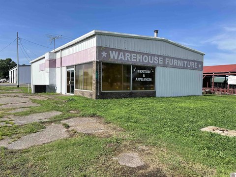 Versatile Commercial Retail Building