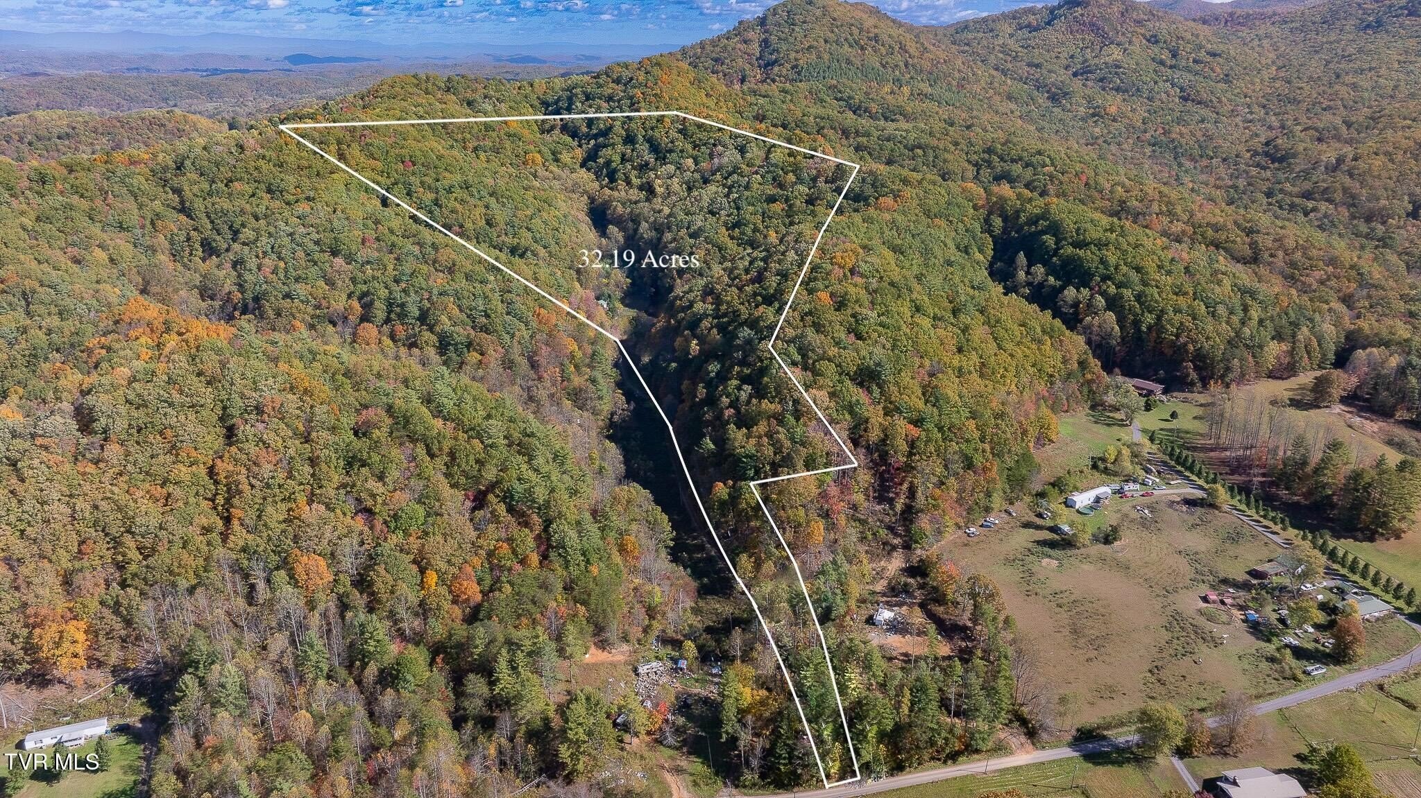 32-Acre Tennessee Mountain Paradise