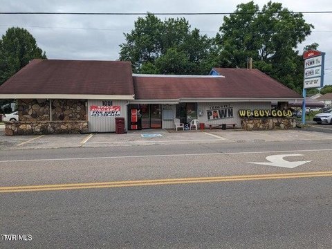 High-Traffic Commercial Building For Rent