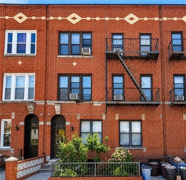 Three-Story 6-Unit Multifamily Building