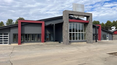 Retail Space in Moreau Commons