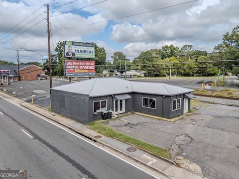 Retail Building on Shorter Avenue