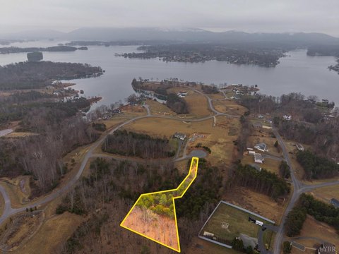 Cul-de-Sac Lake Community Lot