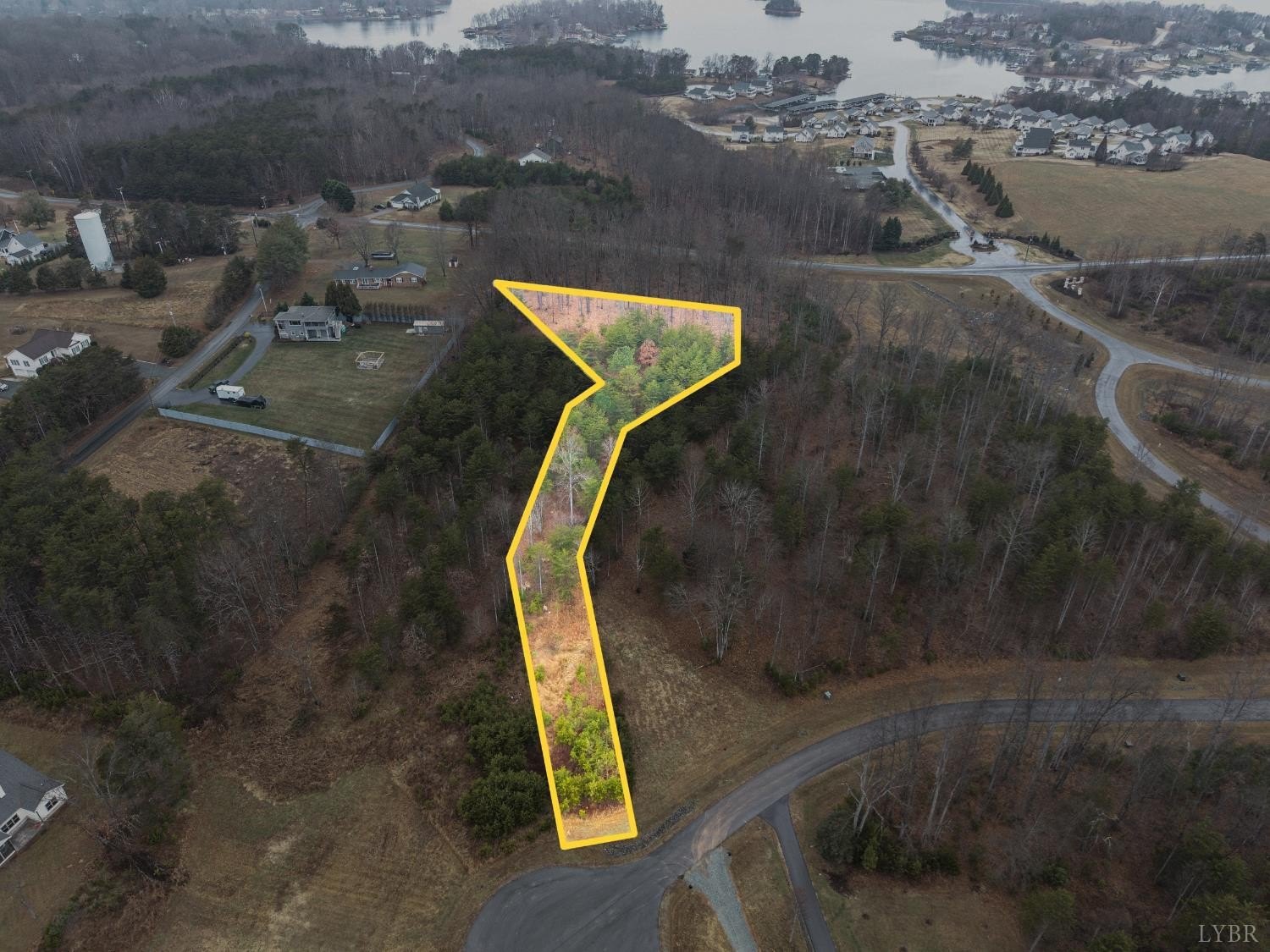 Cul-de-Sac Lot in Lake Community