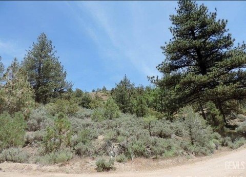 Land in Tehachapi, California
