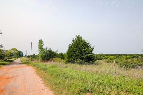 LAND - Lindsay, OK