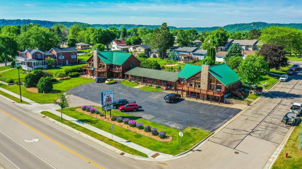 1127 N Lakeshore Dr, Lake City, MN 55041