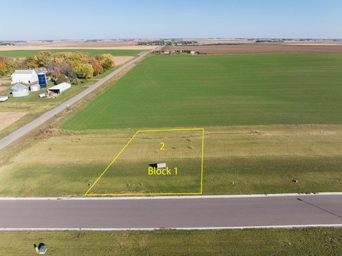 LAND - Larchwood, IA