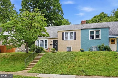 Renovated Twin Home with Patio