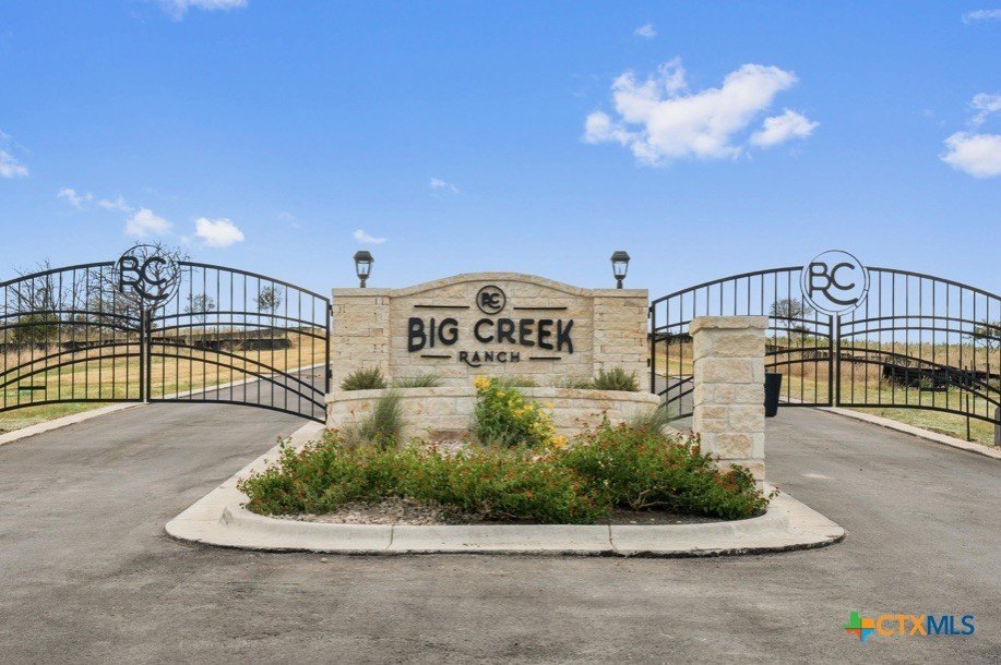 Kingsland Land with Hill Country Views