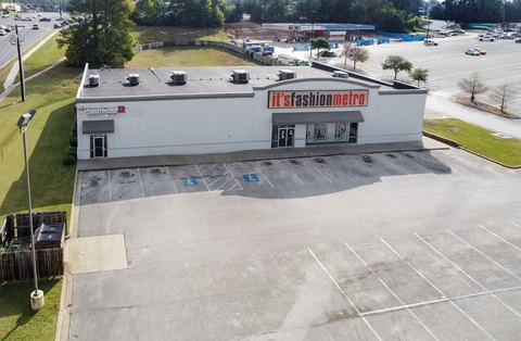 Retail Outparcel Building Near Walmart