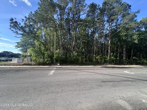 LAND - Moss Point, MS