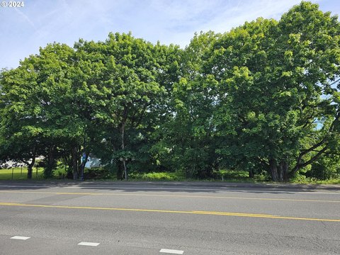 Commercial Land in WoodVillage, Oregon