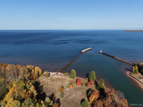 Lake Superior Waterfront Land