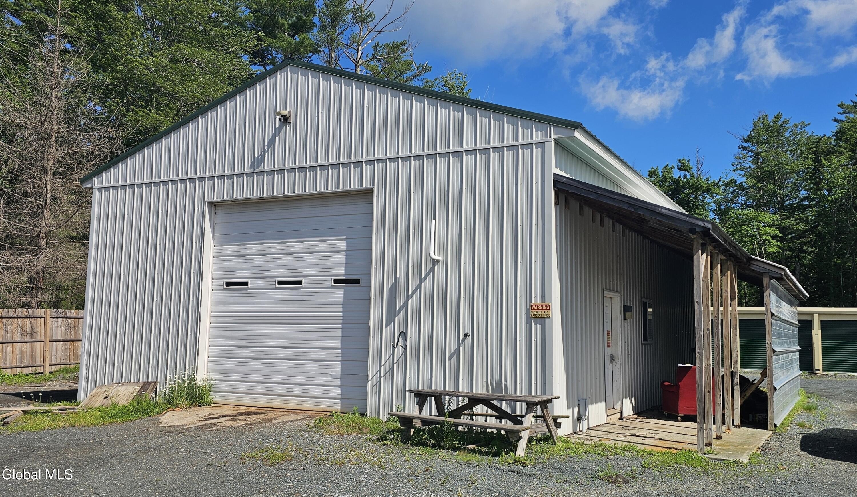Heated Workshop with Loft Storage