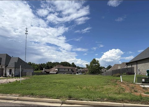 LAND - Oakland, TN