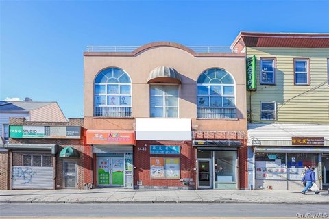 Versatile Commercial Building in College Point