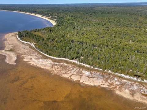 LAND - Manistique, MI