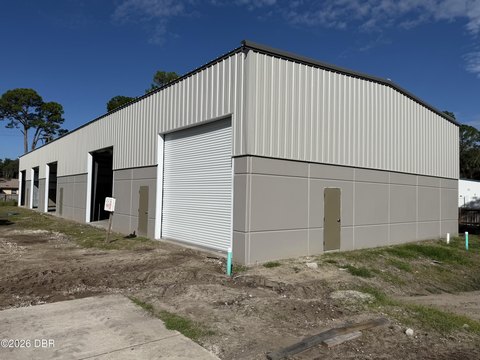 Warehouse Property with Expansion