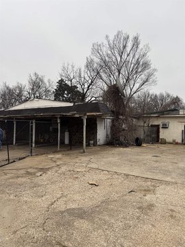 Commercial Property with Business Potential