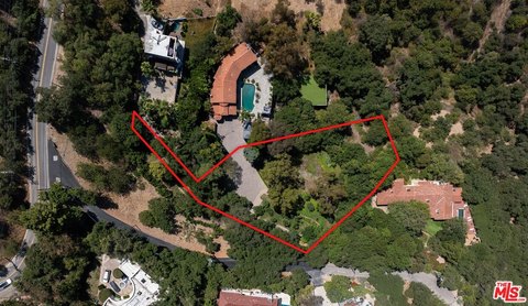 Expansive Land in Beverly Hills
