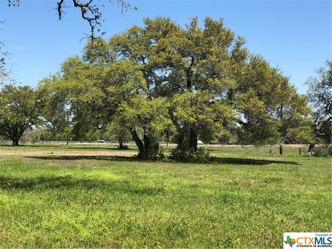 Hallettsville, TX One-Acre Lot