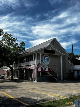 Retail/Office Space Near Schlitterbahn
