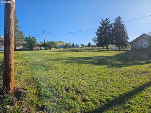 Residential Land in Fossil, Oregon