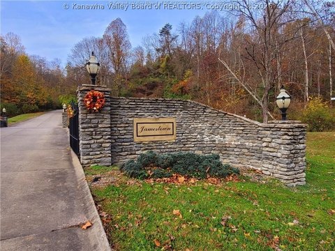 LAND - Hurricane, WV
