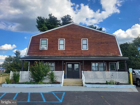 Versatile Mixed-Use Property Near Woodstown