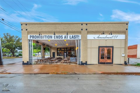 Fully Remodeled Restaurant and Bar Building