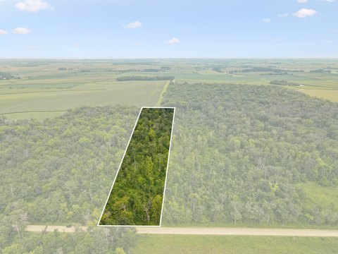 Land, Calmar, IA