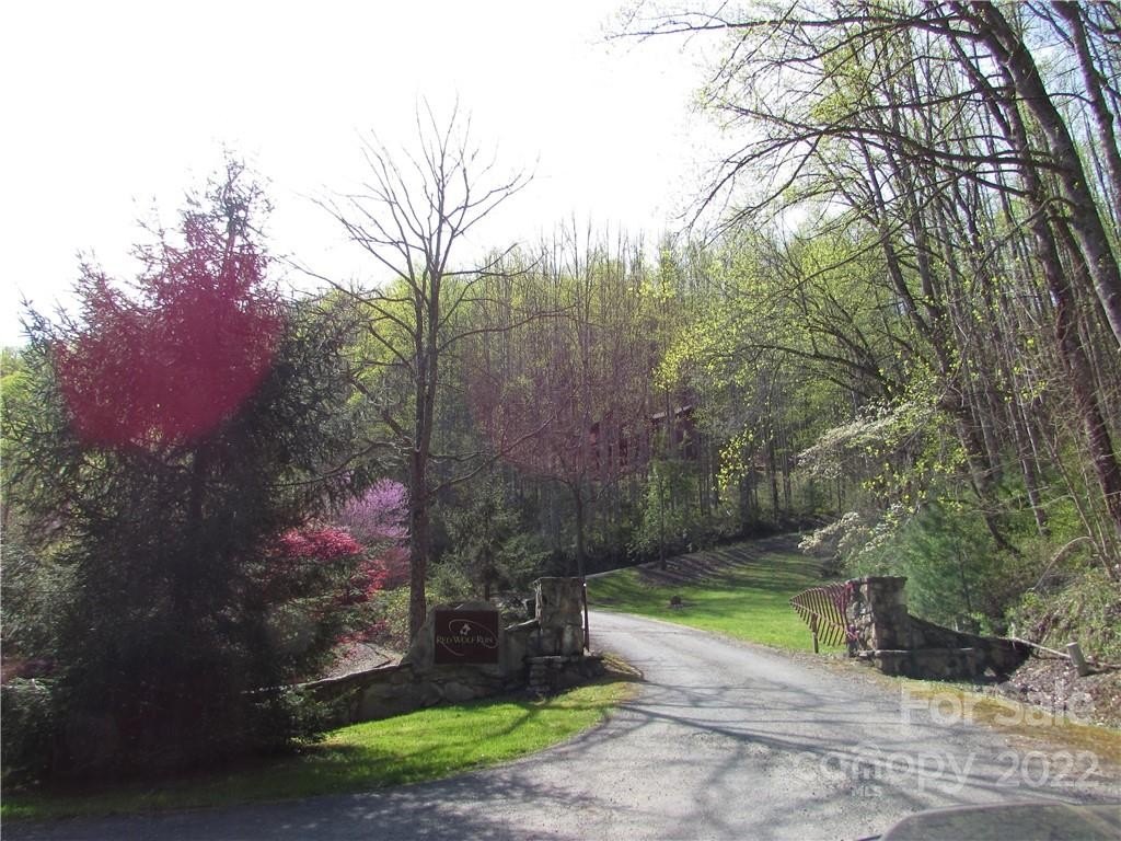 Land in Red Wolf Run
