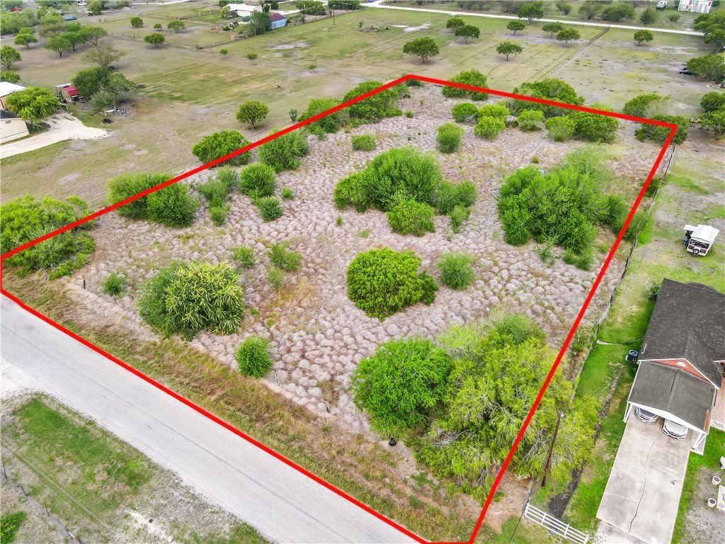 Unimproved Land in Banquete, TX