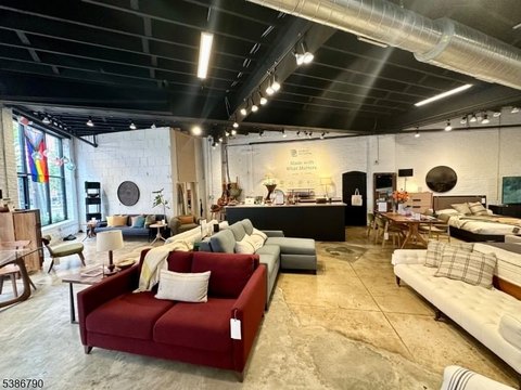 Retail or Office Corner Suite