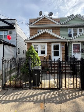 Three-Bedroom Duplex with Yard