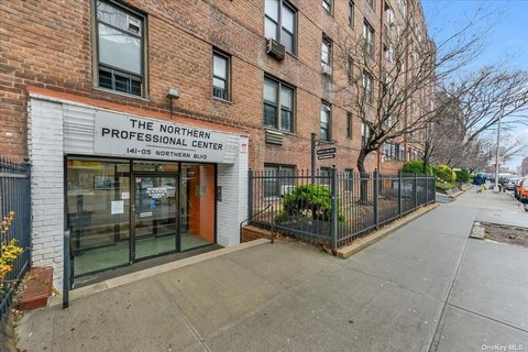 Professional Co-op Office in Flushing