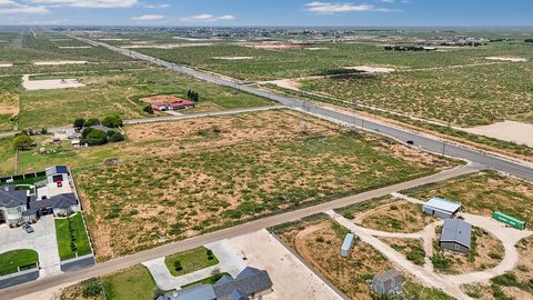 Residential Land in Gardendale, TX