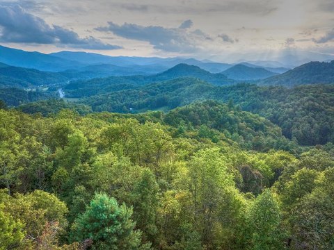 Ridgetop Retreat with Mountain Views