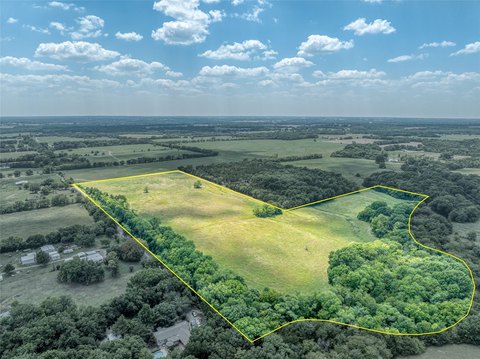 Agricultural Land Parcel with Extensive Frontage