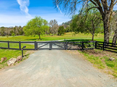 Agricultural Estate Land with Vineyard Potential