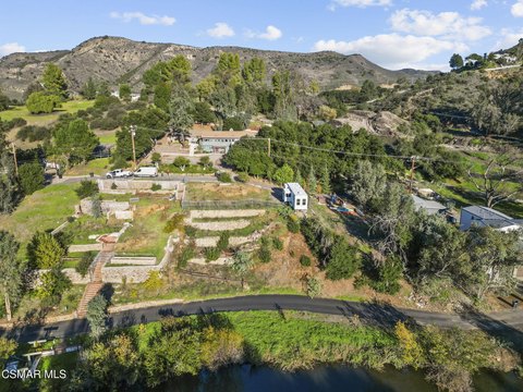Land with Lake Views