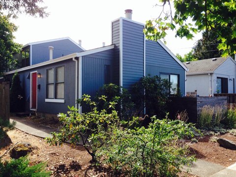 Portland Duplex in Woodstock Neighborhood