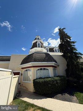 Spacious Office Building in Hatboro