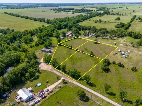 Land, Paris, TX