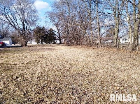 Residential Land in Girard, IL