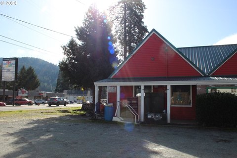 Canyonville Commercial Property for Sale