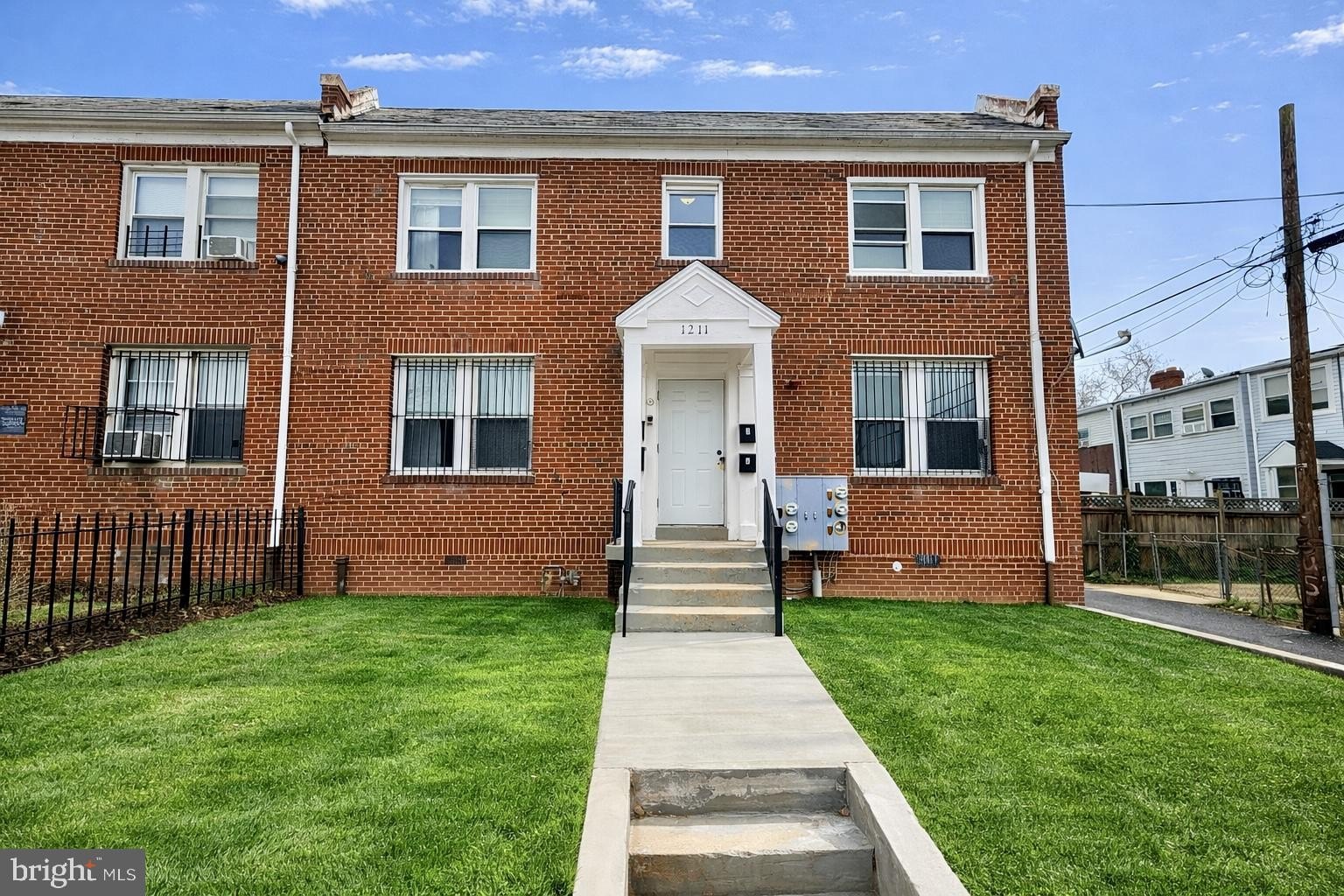 Renovated Multifamily Building Near Arboretum