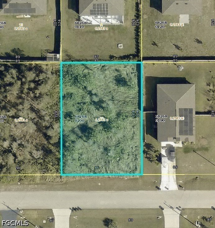 Residential Lot in Mirror Lakes